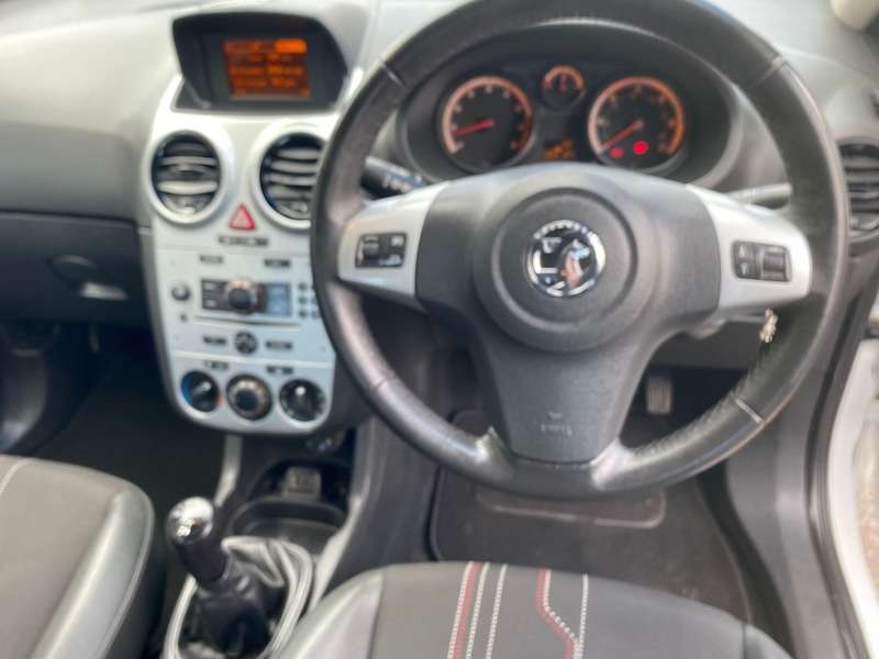 A 2013 VAUXHALL CORSA ACTIVE AC A 2013 VAUXHALL CORSA ACTIVE AC