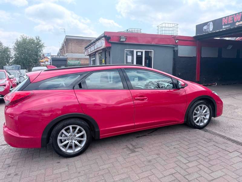 A 2015 HONDA CIVIC I-DTEC S NAVI TOURER A 2015 HONDA CIVIC I-DTEC S NAVI TOURER