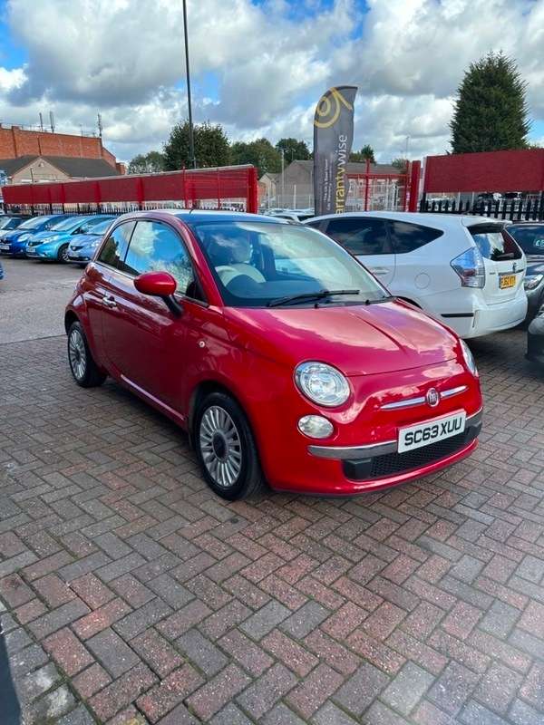 A 2014 FIAT 500 LOUNGE A 2014 FIAT 500 LOUNGE