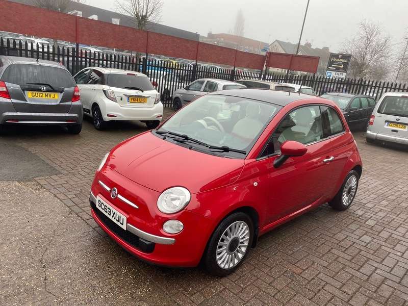 A 2014 FIAT 500 LOUNGE A 2014 FIAT 500 LOUNGE