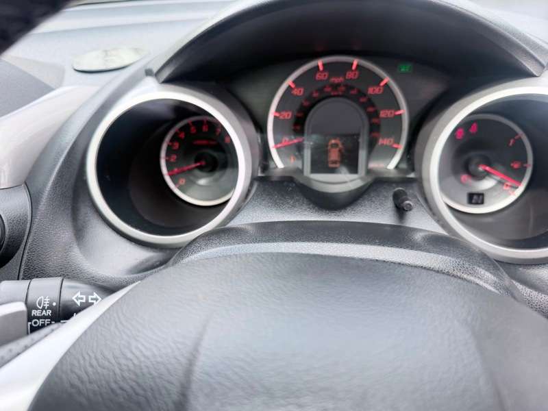 A 2009 HONDA JAZZ I-VTEC EX I-SHIFT A 2009 HONDA JAZZ I-VTEC EX I-SHIFT