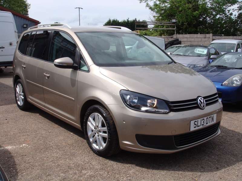 A 2013 VOLKSWAGEN TOURAN SE TDI A 2013 VOLKSWAGEN TOURAN SE TDI