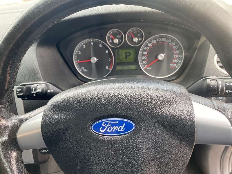 A 2006 FORD FOCUS ZETEC CLIMATE 16V A 2006 FORD FOCUS ZETEC CLIMATE 16V