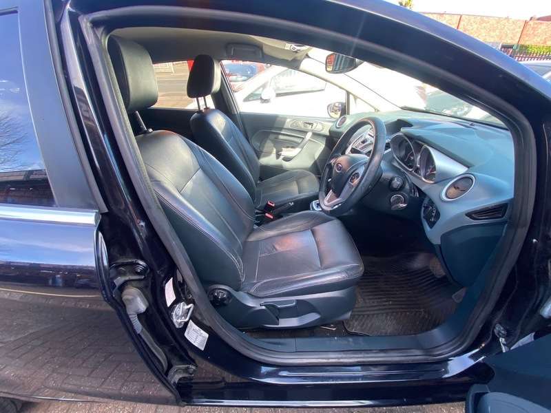 A 2009 FORD FIESTA TITANIUM A 2009 FORD FIESTA TITANIUM