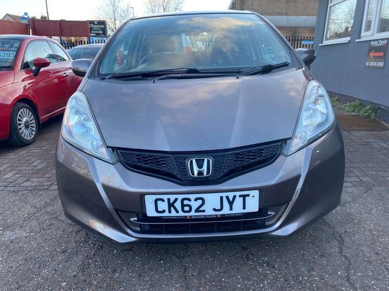 A 2012 HONDA JAZZ I-VTEC ES A 2012 HONDA JAZZ I-VTEC ES