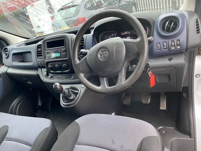 A 2015 VAUXHALL VIVARO 2900 L2H1 CDTI P/V A 2015 VAUXHALL VIVARO 2900 L2H1 CDTI P/V