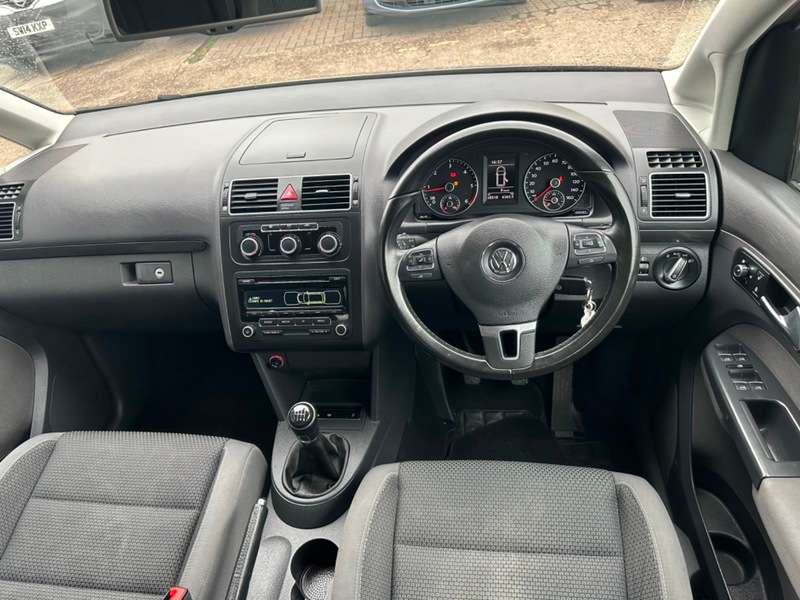 A 2013 VOLKSWAGEN TOURAN SE TDI A 2013 VOLKSWAGEN TOURAN SE TDI