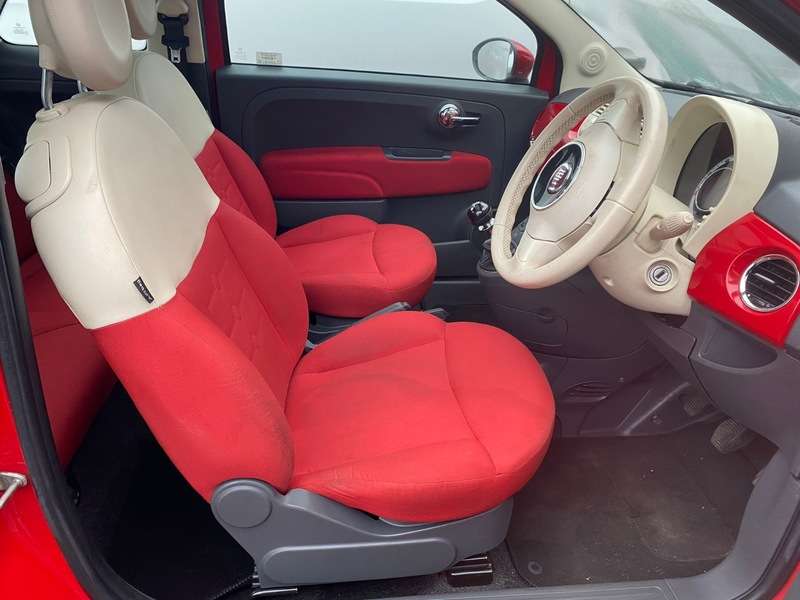 A 2014 FIAT 500 LOUNGE A 2014 FIAT 500 LOUNGE