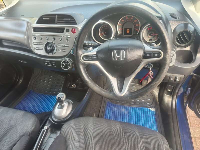 A 2009 HONDA JAZZ I-VTEC ES I-SHIFT A 2009 HONDA JAZZ I-VTEC ES I-SHIFT