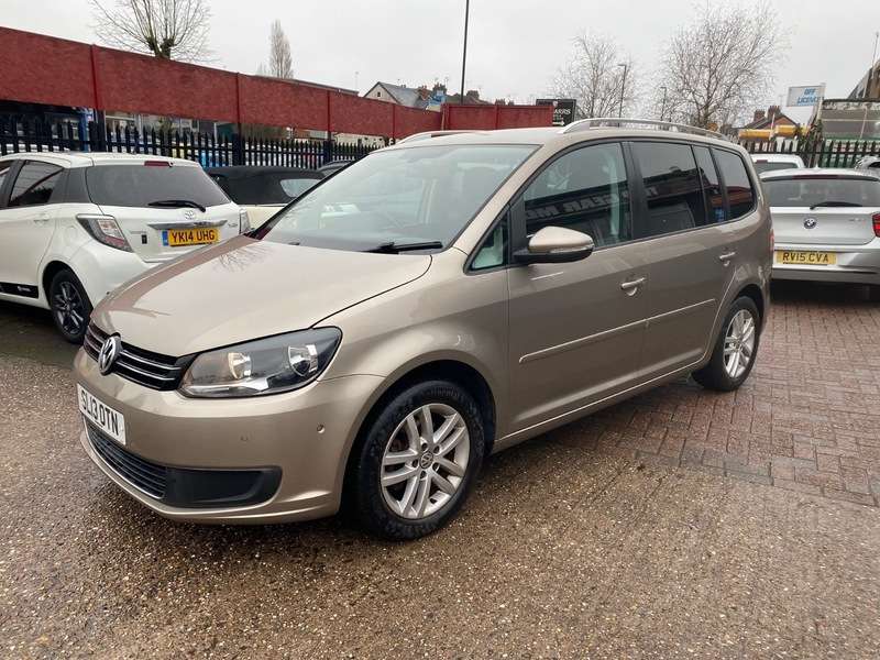A 2013 VOLKSWAGEN TOURAN SE TDI A 2013 VOLKSWAGEN TOURAN SE TDI