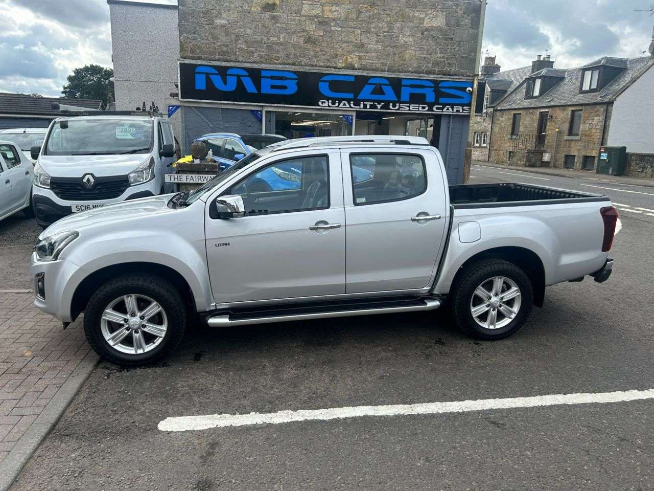 A 2018 ISUZU D-MAX 1.9 TD Utah Pickup Double Cab 4dr Diesel Manual 4WD Euro 6 (164 ps) A 2018 ISUZU D-MAX 1.9 TD Utah Pickup Double Cab 4dr Diesel Manual 4WD Euro 6 (164 ps)