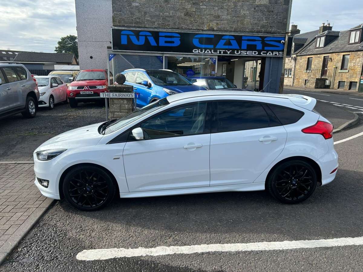Check out this Ford Focus 2018 Petrol Manual