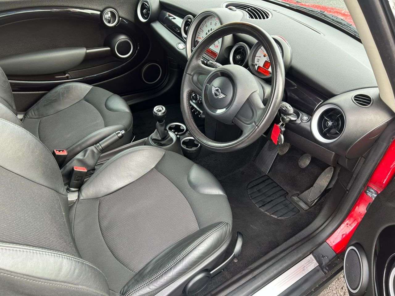 2010 MINI CLUBMAN 2010 MINI CLUBMAN