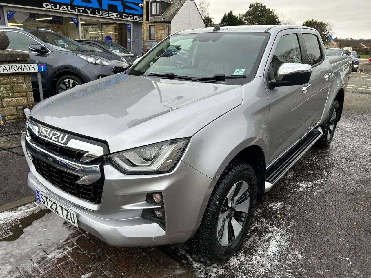 A 2022 ISUZU D-MAX 1.9 TD DL40 Pickup Double Cab 4dr Diesel Manual 4WD Euro 6 (s/s) (164 ps) A 2022 ISUZU D-MAX 1.9 TD DL40 Pickup Double Cab 4dr Diesel Manual 4WD Euro 6 (s/s) (164 ps)