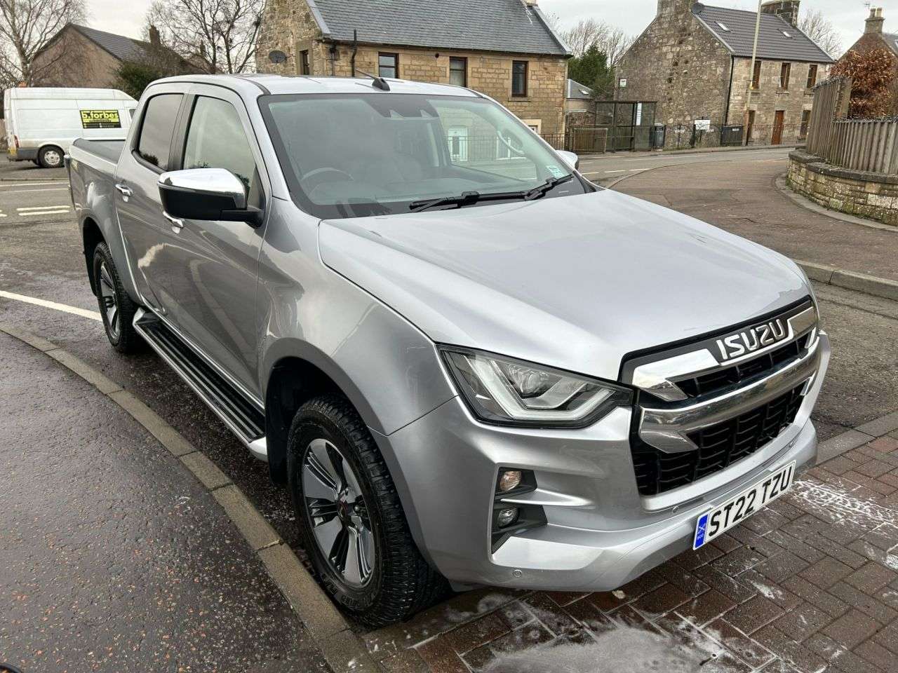 A 2022 ISUZU D-MAX 1.9 TD DL40 Pickup Double Cab 4dr Diesel Manual 4WD Euro 6 (s/s) (164 ps) A 2022 ISUZU D-MAX 1.9 TD DL40 Pickup Double Cab 4dr Diesel Manual 4WD Euro 6 (s/s) (164 ps)
