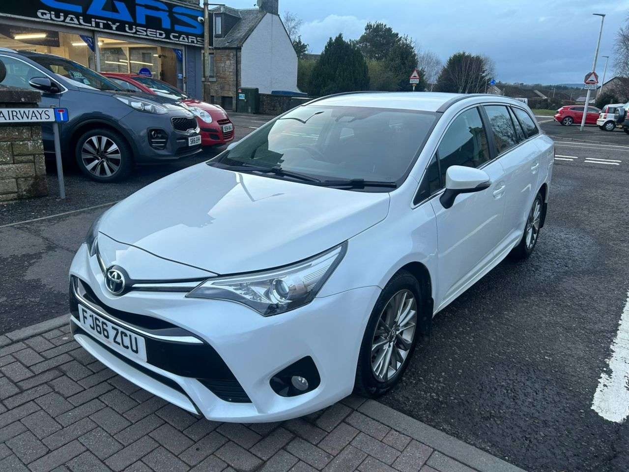 A 2016 TOYOTA AVENSIS 2.0 D-4D Business Edition Touring Sports 5dr Diesel Manual Euro 6 (s/s) (14 A 2016 TOYOTA AVENSIS 2.0 D-4D Business Edition Touring Sports 5dr Diesel Manual Euro 6 (s/s) (14