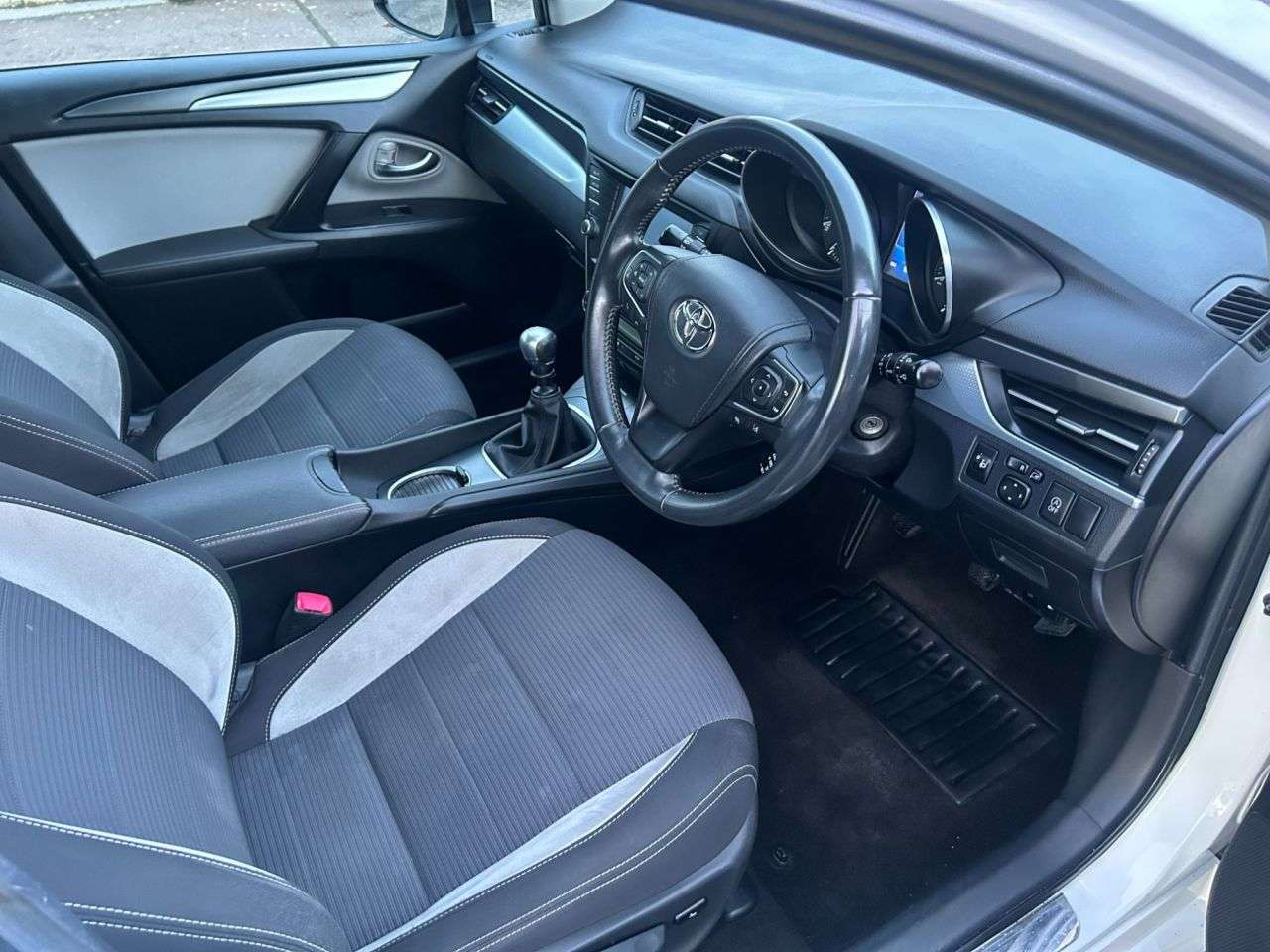 2016 TOYOTA AVENSIS 2016 TOYOTA AVENSIS