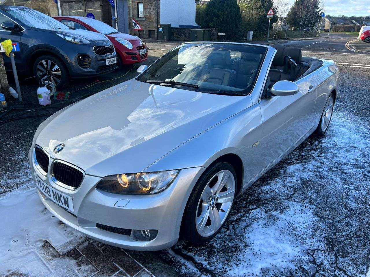 A 2008 BMW 3 SERIES 2.0 320i SE Convertible 2dr Petrol Manual Euro 4 (170 ps) A 2008 BMW 3 SERIES 2.0 320i SE Convertible 2dr Petrol Manual Euro 4 (170 ps)