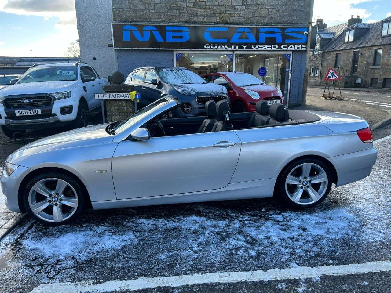 A 2008 BMW 3 SERIES 2.0 320i SE Convertible 2dr Petrol Manual Euro 4 (170 ps) A 2008 BMW 3 SERIES 2.0 320i SE Convertible 2dr Petrol Manual Euro 4 (170 ps)