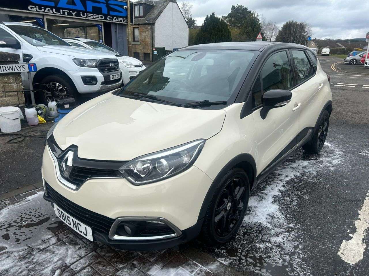 A 2015 RENAULT CAPTUR 0.9 TCe ENERGY Dynamique Nav SUV 5dr Petrol Manual Euro 6 (s/s) (90 ps) A 2015 RENAULT CAPTUR 0.9 TCe ENERGY Dynamique Nav SUV 5dr Petrol Manual Euro 6 (s/s) (90 ps)