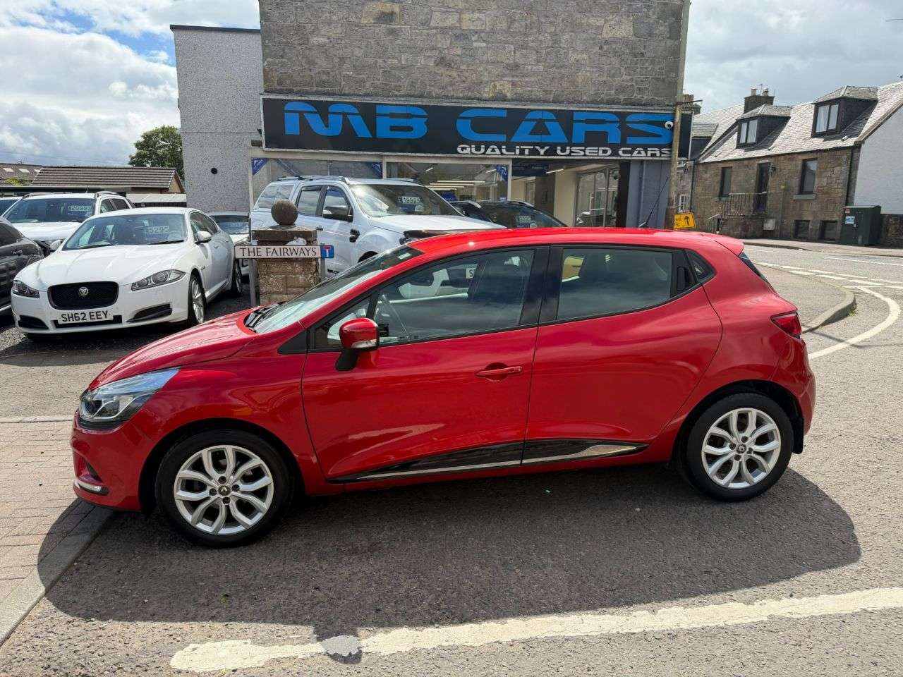 A 2017 RENAULT CLIO 1.2 16V Dynamique Nav Hatchback 5dr Petrol Manual Euro 6 (75 ps) A 2017 RENAULT CLIO 1.2 16V Dynamique Nav Hatchback 5dr Petrol Manual Euro 6 (75 ps)
