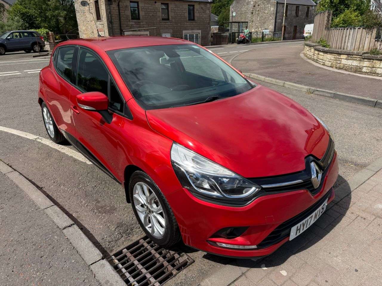 A 2017 RENAULT CLIO 1.2 16V Dynamique Nav Hatchback 5dr Petrol Manual Euro 6 (75 ps) A 2017 RENAULT CLIO 1.2 16V Dynamique Nav Hatchback 5dr Petrol Manual Euro 6 (75 ps)