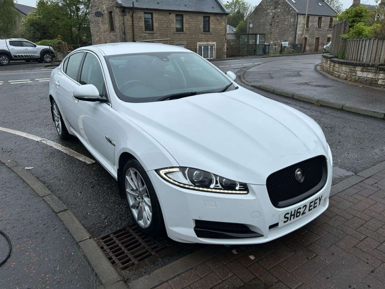 A 2012 JAGUAR XF 2.2d Premium Luxury Saloon 4dr Diesel Auto Euro 5 (s/s) (200 ps) A 2012 JAGUAR XF 2.2d Premium Luxury Saloon 4dr Diesel Auto Euro 5 (s/s) (200 ps)