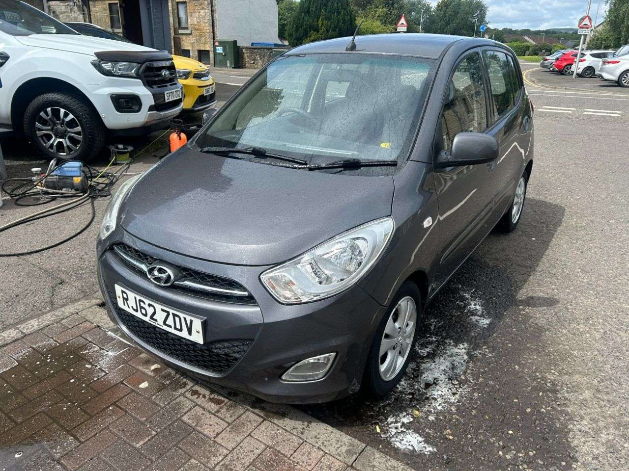 A 2012 HYUNDAI I10 1.2 Active Hatchback 5dr Petrol Manual Euro 5 (85 bhp) A 2012 HYUNDAI I10 1.2 Active Hatchback 5dr Petrol Manual Euro 5 (85 bhp)