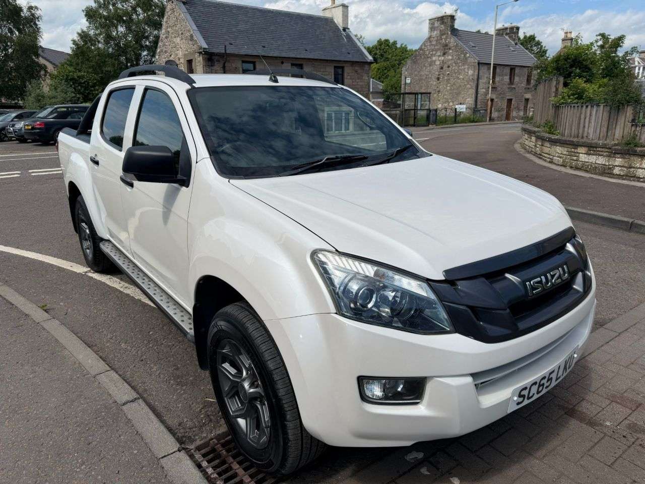 A 2015 ISUZU D-MAX 2.5 TD Blade Pickup 4dr Diesel Manual 4x4 (192 g/km, 161 bhp) A 2015 ISUZU D-MAX 2.5 TD Blade Pickup 4dr Diesel Manual 4x4 (192 g/km, 161 bhp)