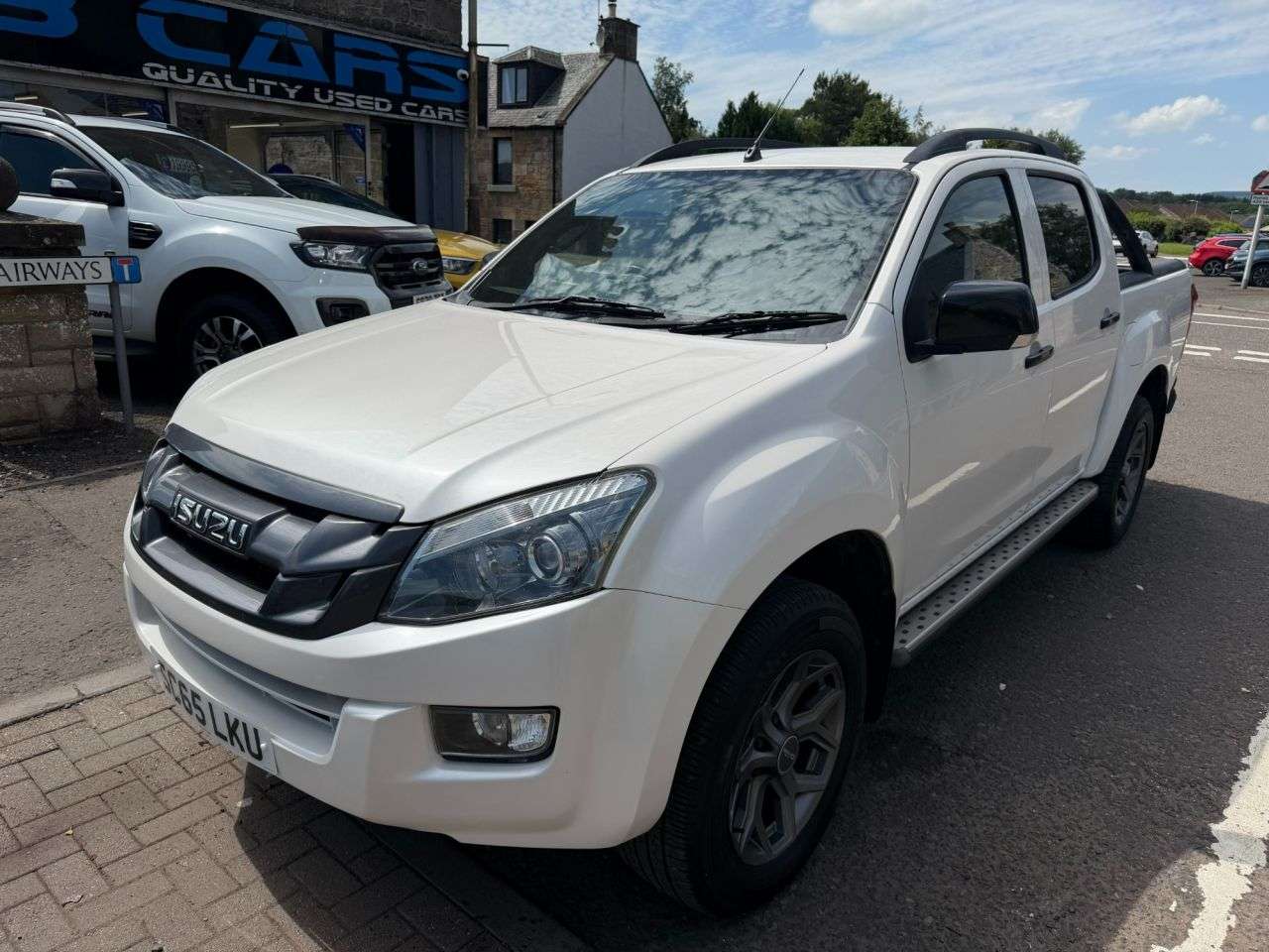 A 2015 ISUZU D-MAX 2.5 TD Blade Pickup 4dr Diesel Manual 4x4 (192 g/km, 161 bhp) A 2015 ISUZU D-MAX 2.5 TD Blade Pickup 4dr Diesel Manual 4x4 (192 g/km, 161 bhp)