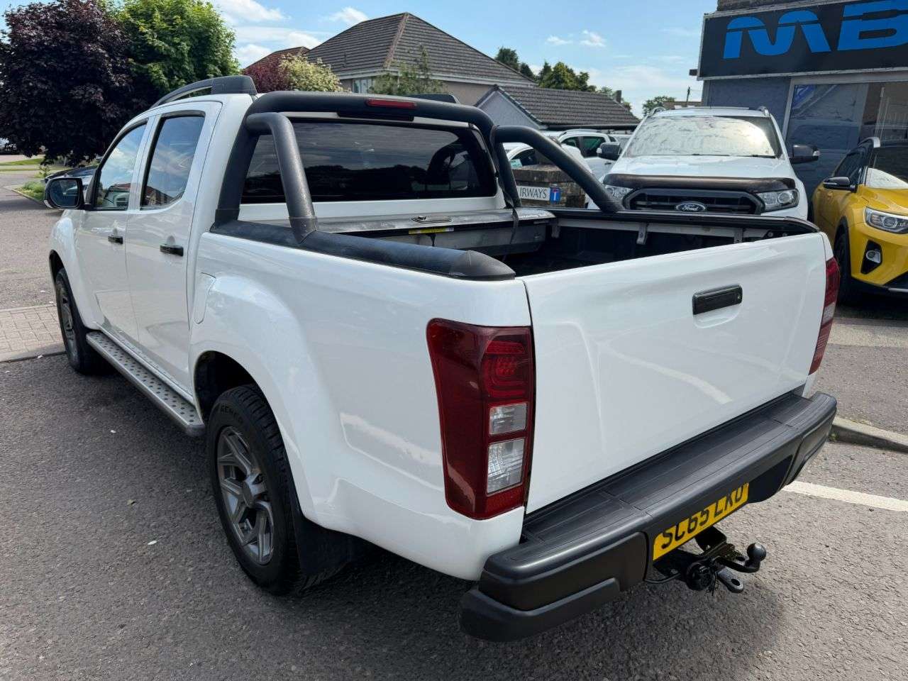 A 2015 ISUZU D-MAX 2.5 TD Blade Pickup 4dr Diesel Manual 4x4 (192 g/km, 161 bhp) A 2015 ISUZU D-MAX 2.5 TD Blade Pickup 4dr Diesel Manual 4x4 (192 g/km, 161 bhp)