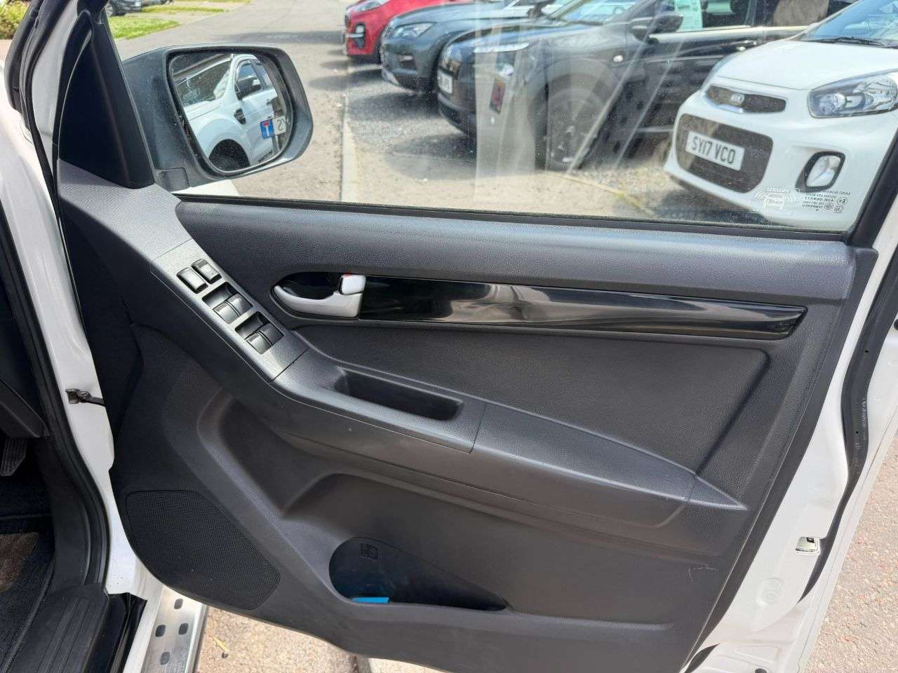 2015 ISUZU D-MAX 2015 ISUZU D-MAX