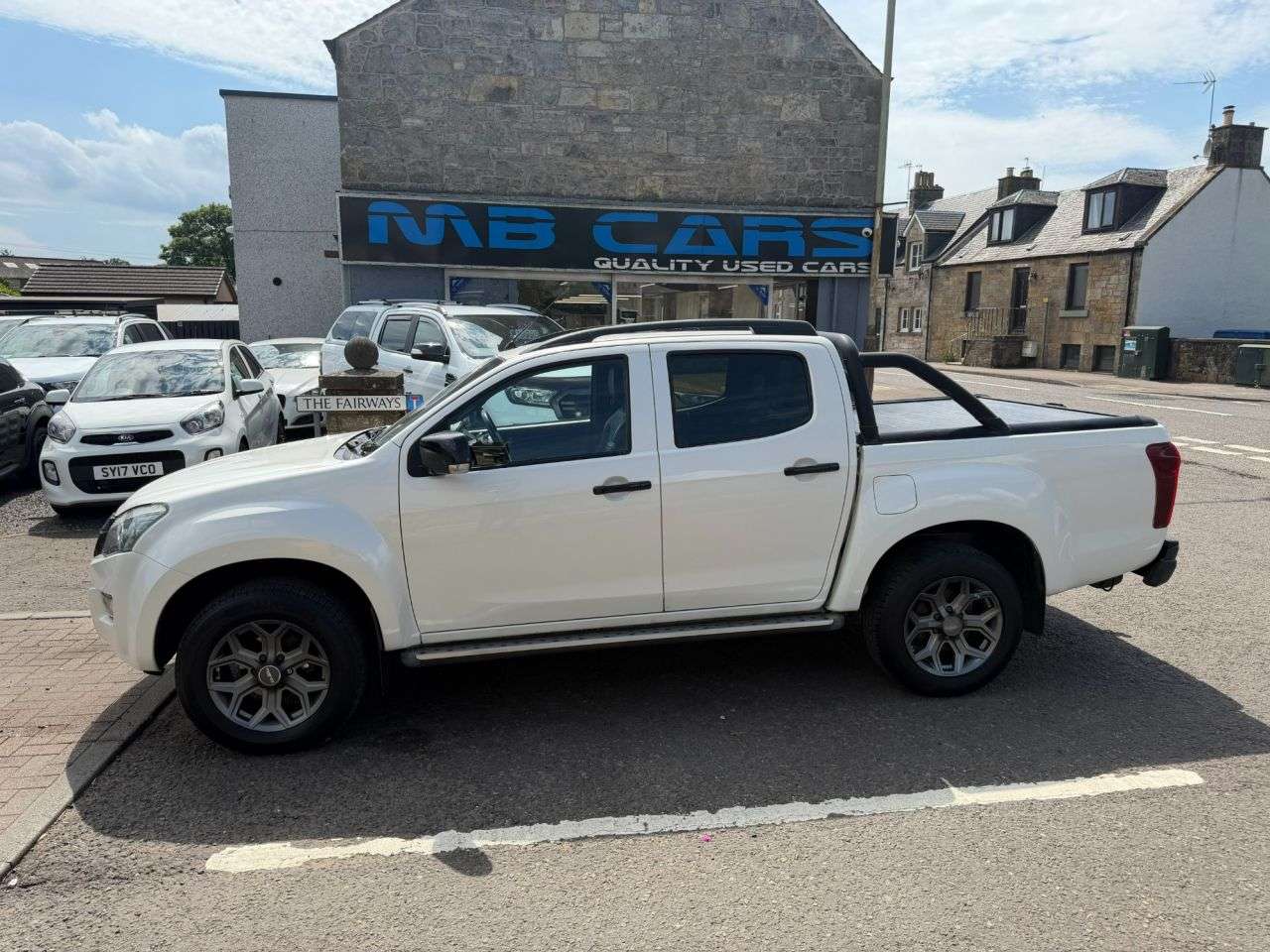 A 2015 ISUZU D-MAX 2.5 TD Blade Pickup 4dr Diesel Manual 4x4 (192 g/km, 161 bhp) A 2015 ISUZU D-MAX 2.5 TD Blade Pickup 4dr Diesel Manual 4x4 (192 g/km, 161 bhp)