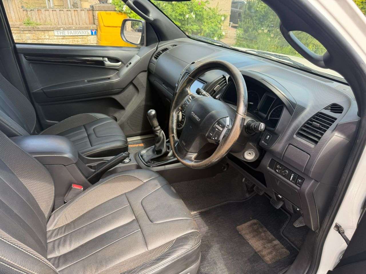2015 ISUZU D-MAX 2015 ISUZU D-MAX