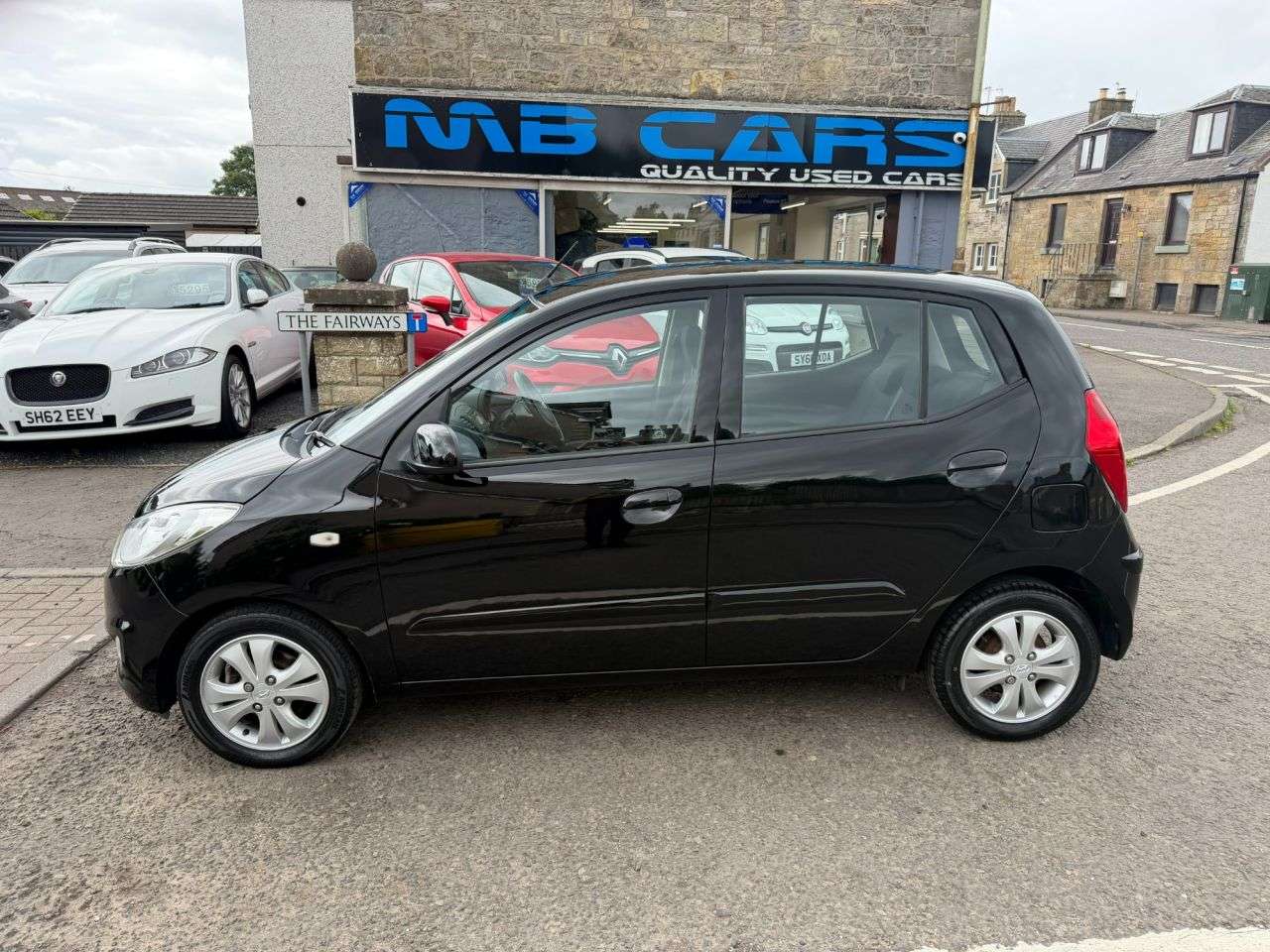 A 2013 HYUNDAI I10 1.2 Active Hatchback 5dr Petrol Manual Euro 5 (85 bhp) A 2013 HYUNDAI I10 1.2 Active Hatchback 5dr Petrol Manual Euro 5 (85 bhp)