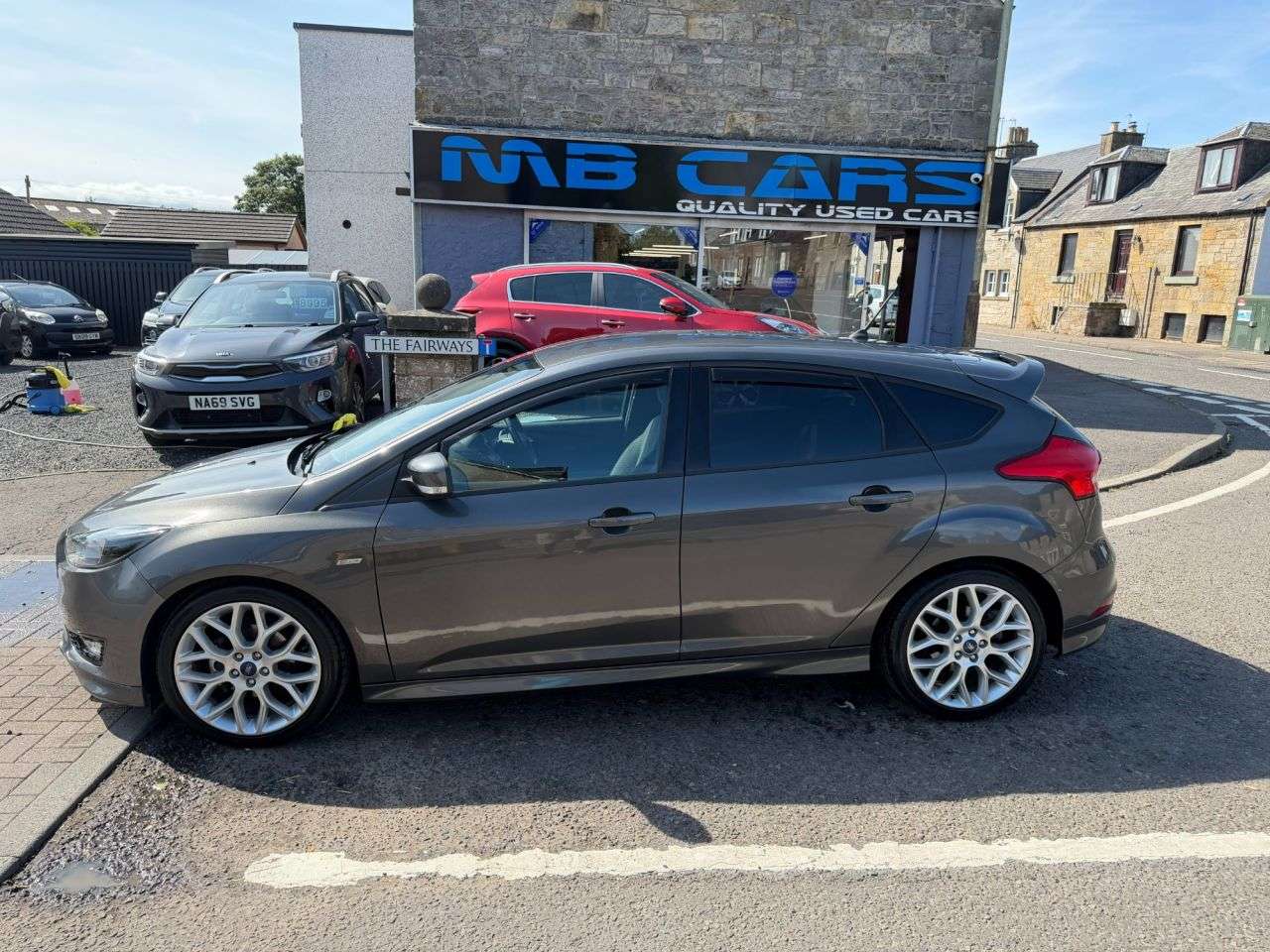 A 2017 FORD FOCUS 1.0T EcoBoost ST-Line Hatchback 5dr Petrol Manual Euro 6 (s/s) (125 ps) A 2017 FORD FOCUS 1.0T EcoBoost ST-Line Hatchback 5dr Petrol Manual Euro 6 (s/s) (125 ps)