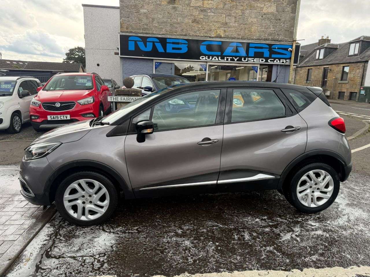 A 2016 RENAULT CAPTUR 0.9 TCe ENERGY Dynamique Nav SUV 5dr Petrol Manual Euro 6 (s/s) (90 ps) A 2016 RENAULT CAPTUR 0.9 TCe ENERGY Dynamique Nav SUV 5dr Petrol Manual Euro 6 (s/s) (90 ps)