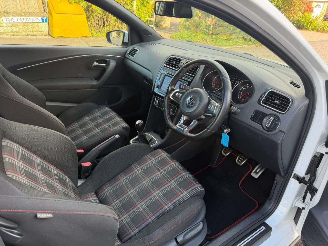 2015 VOLKSWAGEN POLO 2015 VOLKSWAGEN POLO