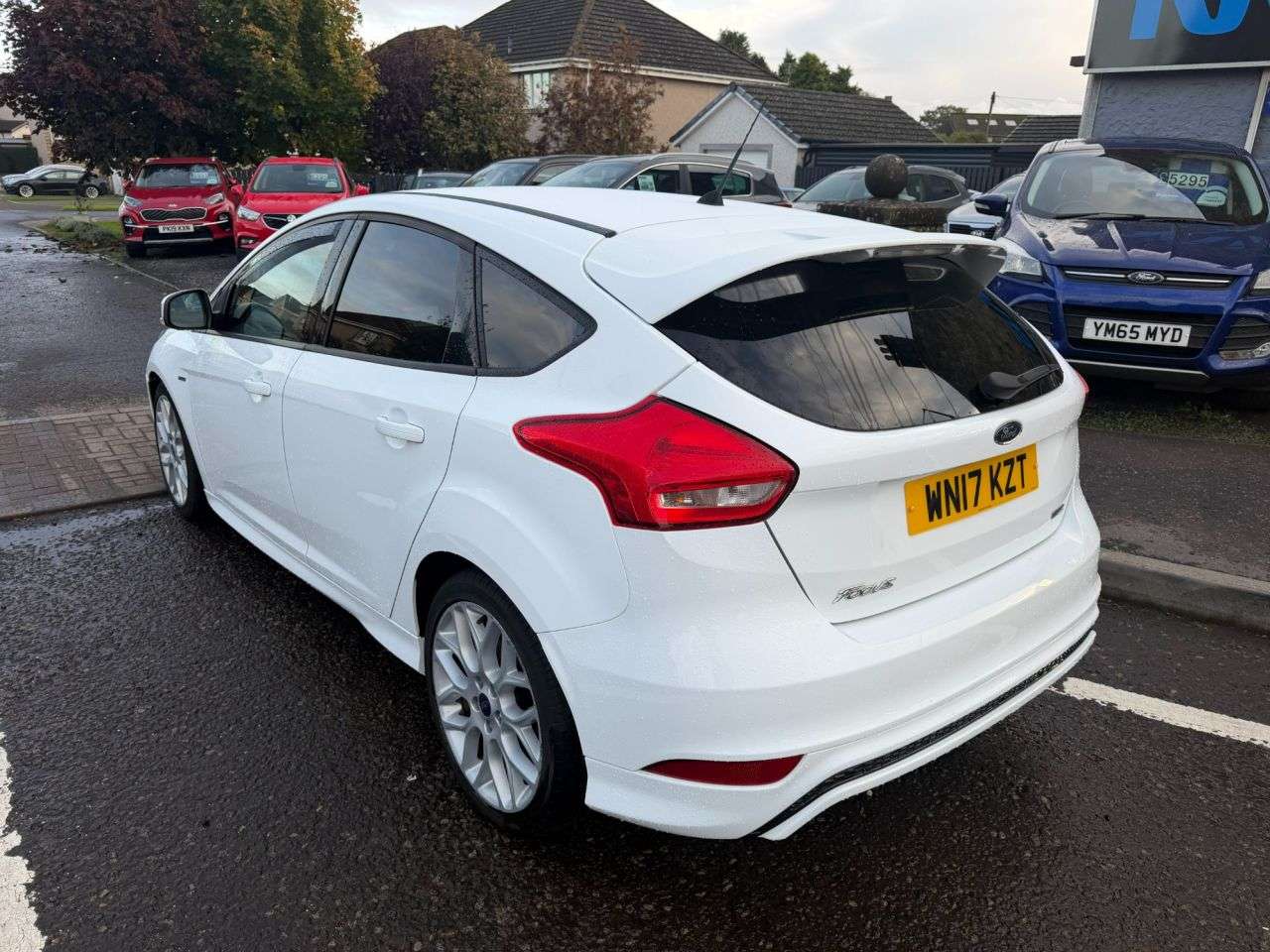 A 2017 FORD FOCUS 1.0T EcoBoost ST-Line Hatchback 5dr Petrol Manual Euro 6 (s/s) (125 ps) A 2017 FORD FOCUS 1.0T EcoBoost ST-Line Hatchback 5dr Petrol Manual Euro 6 (s/s) (125 ps)