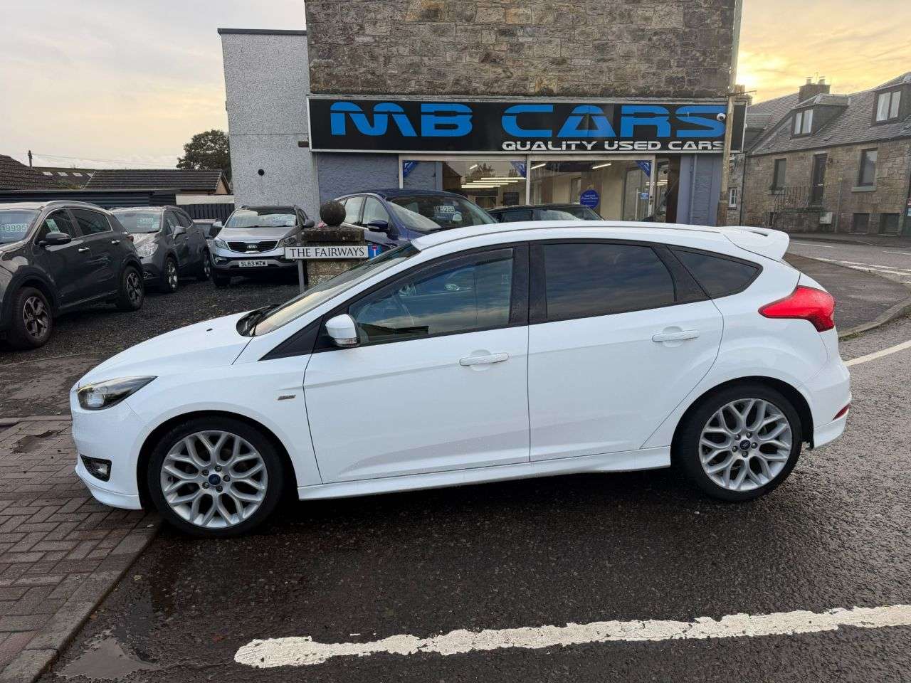 A 2017 FORD FOCUS 1.0T EcoBoost ST-Line Hatchback 5dr Petrol Manual Euro 6 (s/s) (125 ps) A 2017 FORD FOCUS 1.0T EcoBoost ST-Line Hatchback 5dr Petrol Manual Euro 6 (s/s) (125 ps)