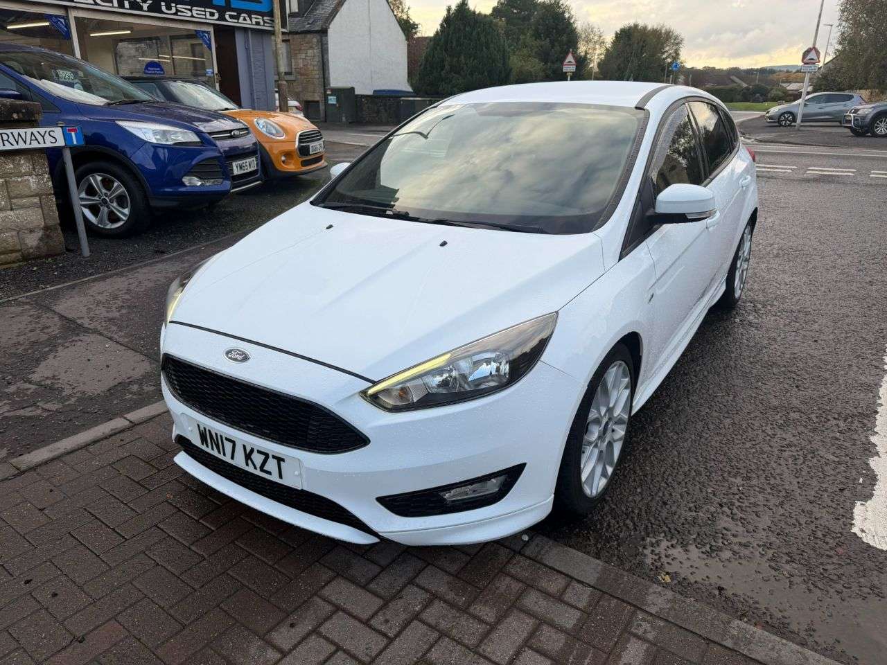 A 2017 FORD FOCUS 1.0T EcoBoost ST-Line Hatchback 5dr Petrol Manual Euro 6 (s/s) (125 ps) A 2017 FORD FOCUS 1.0T EcoBoost ST-Line Hatchback 5dr Petrol Manual Euro 6 (s/s) (125 ps)