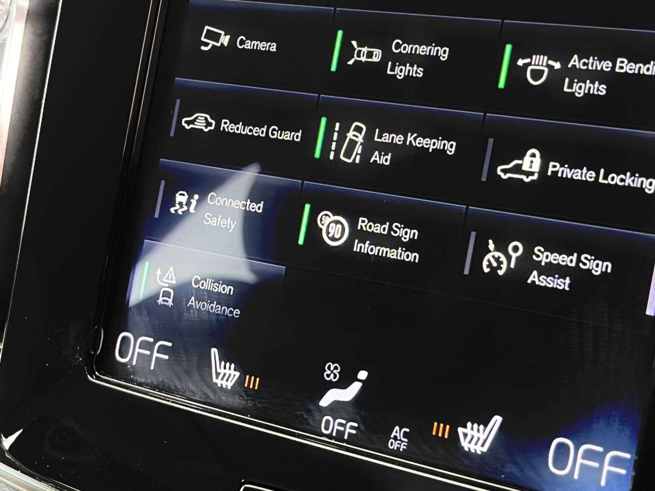 2020 VOLVO XC40 2020 VOLVO XC40