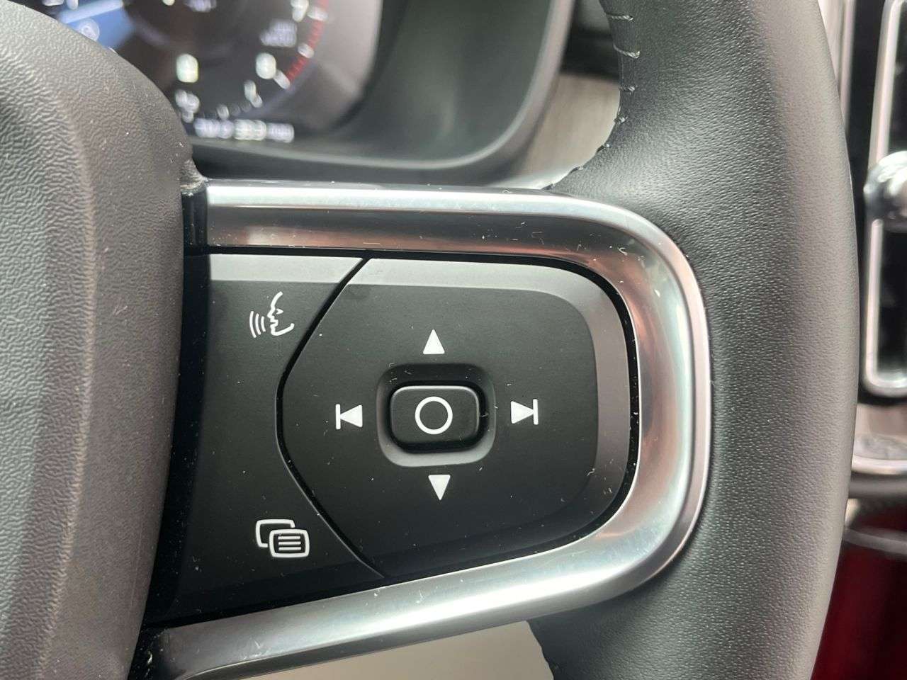 2020 VOLVO XC40 2020 VOLVO XC40