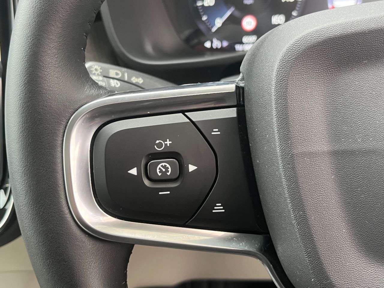 2020 VOLVO XC40 2020 VOLVO XC40