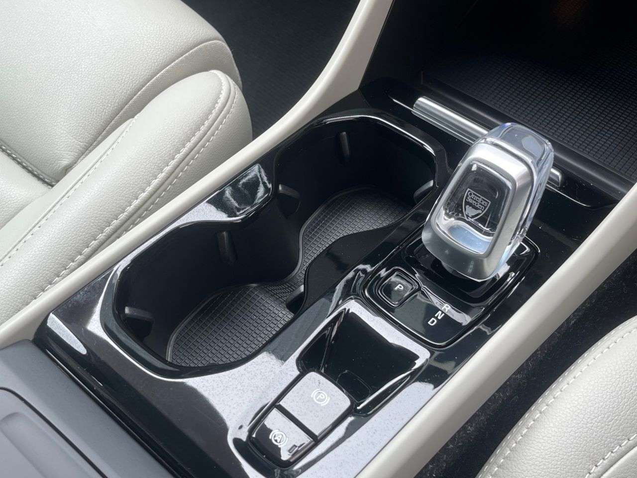 2020 VOLVO XC40 2020 VOLVO XC40