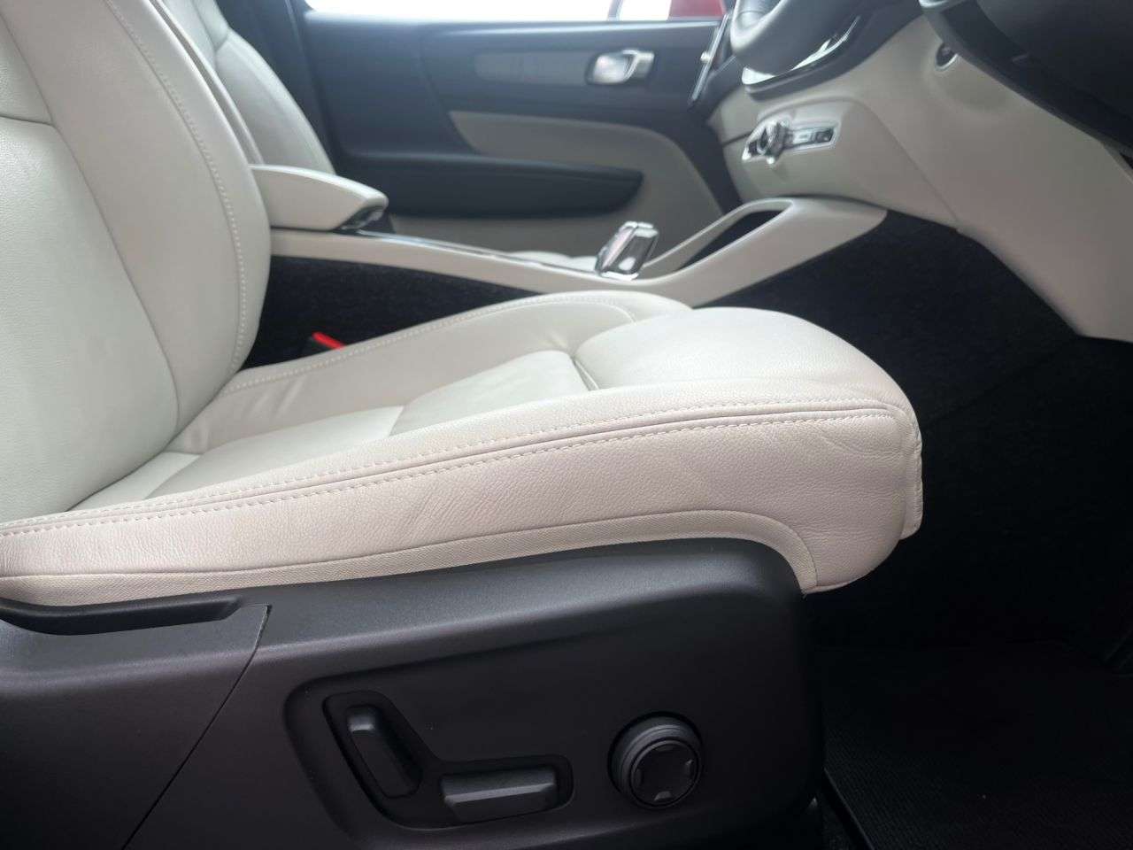 2020 VOLVO XC40 2020 VOLVO XC40