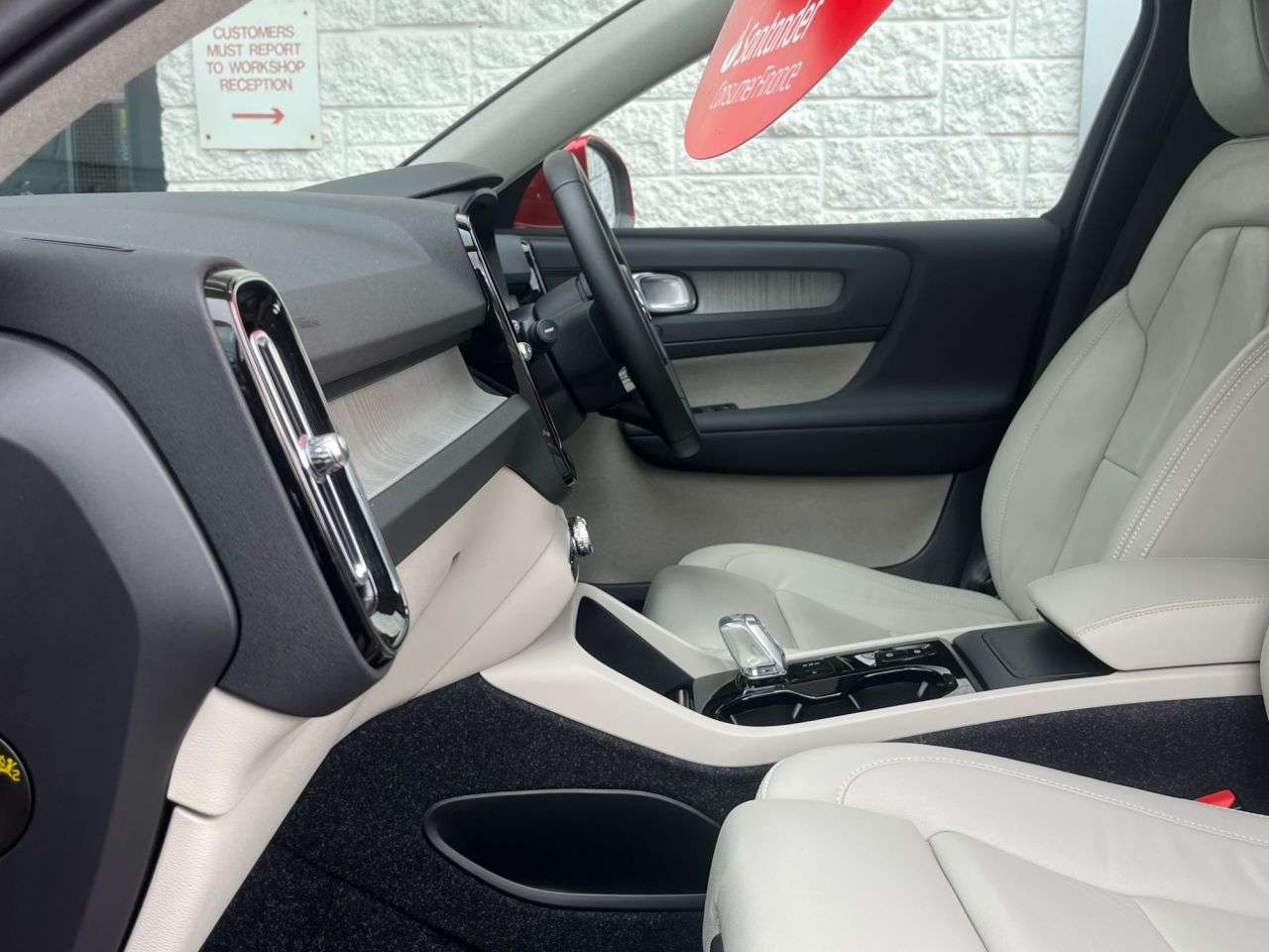 2020 VOLVO XC40 2020 VOLVO XC40