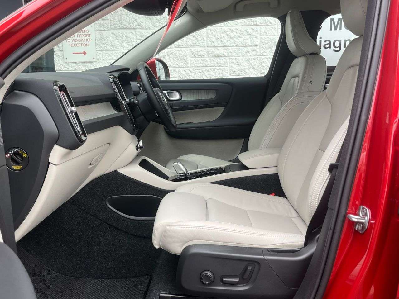 2020 VOLVO XC40 2020 VOLVO XC40