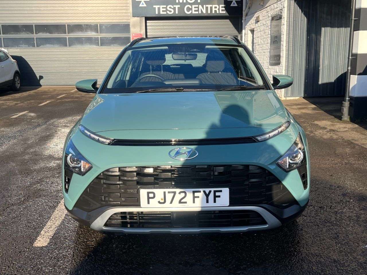 A 2022 HYUNDAI BAYON 1.0 T-GDi MHEV SE Connect SUV 5dr Petrol Hybrid DCT Euro 6 (s/s) ***ONE OWN A 2022 HYUNDAI BAYON 1.0 T-GDi MHEV SE Connect SUV 5dr Petrol Hybrid DCT Euro 6 (s/s) ***ONE OWN