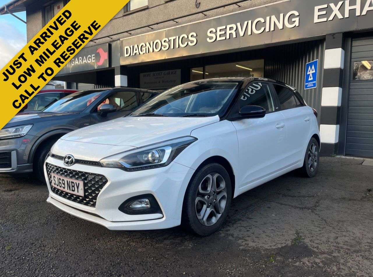 A 2019 HYUNDAI I20 1.2 Play Hatchback 5dr Petrol Manual Euro 6 (s/s) (84 ps) ***SUPER LOW MILE A 2019 HYUNDAI I20 1.2 Play Hatchback 5dr Petrol Manual Euro 6 (s/s) (84 ps) ***SUPER LOW MILE
